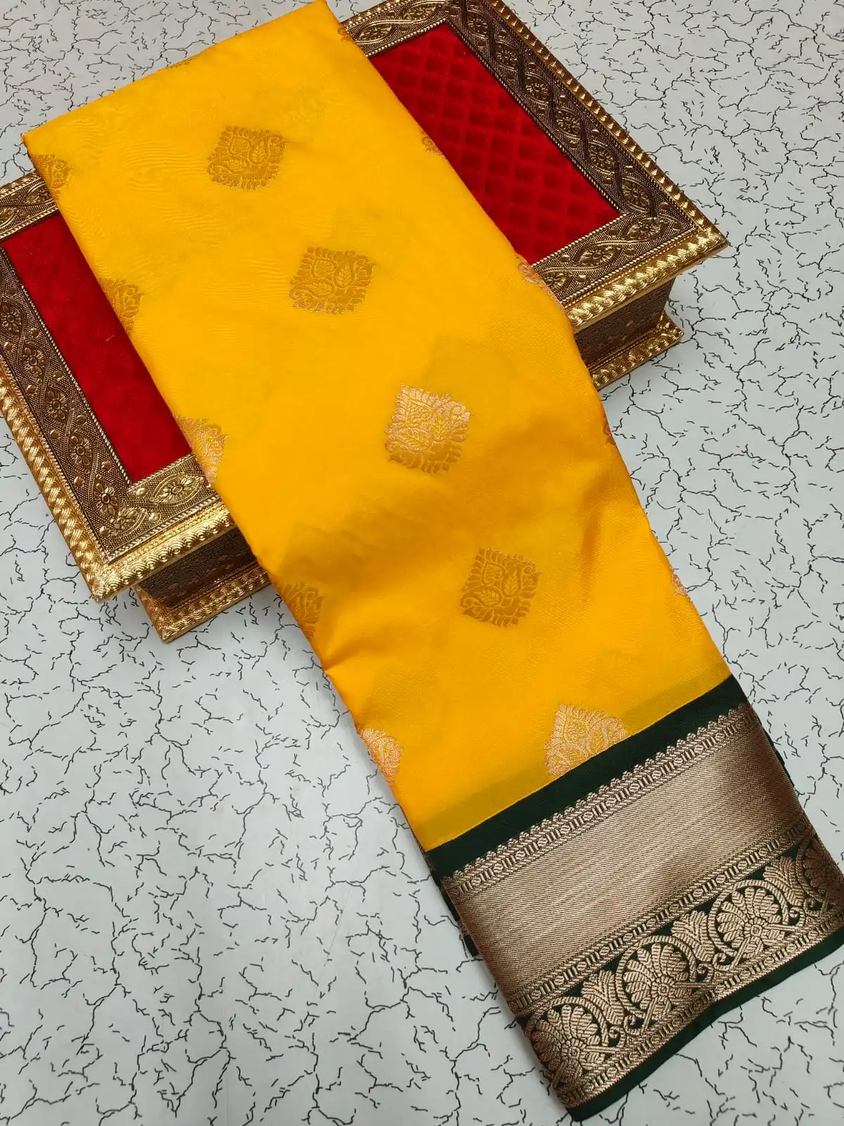 Mottu Butta Semi Kanchipuram Silk Saree